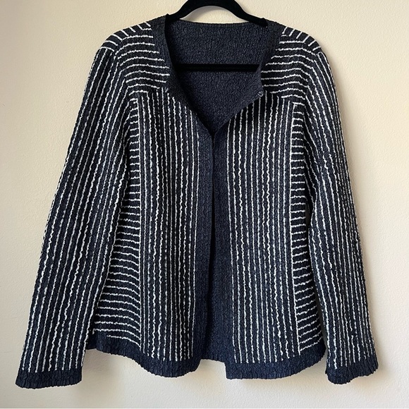 Chico's TRAVELERS COLLECTION Crushed Stripe Jacket, size 1.5 - Picture 3 of 13